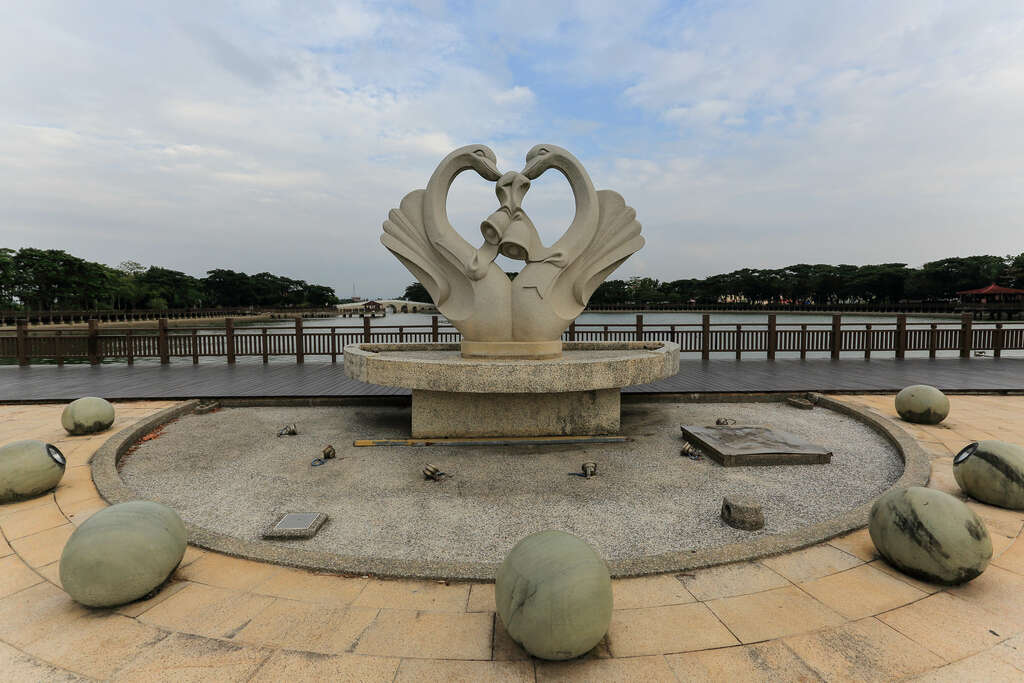 天鵝湖公園 舊名埤寮埤 台南旅遊網