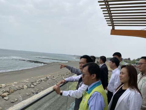 林俊憲立委與觀旅局郭貞慧局長視察養攤狀況