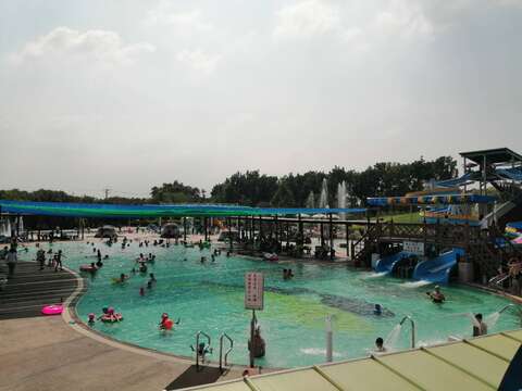  "中秋祭りの2日目-Wushantouは子供たちが水で遊ぶためのホットスポットになりました"
