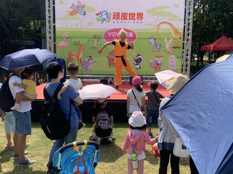 "国庆连假首日-顽皮世界举办活动吸引小朋友同乐"