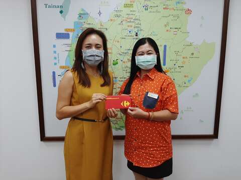 "台南火车站旅服人员谢静如以感动服务的信念，获市府观光旅游局郭贞慧局长亲自表扬"