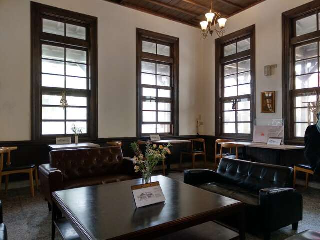 原臺灣總督府專賣局臺南支局（白雪學堂）