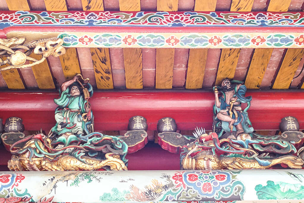 三川殿-八仙騎獸斗座-鐵拐李（右）、藍采和（左）