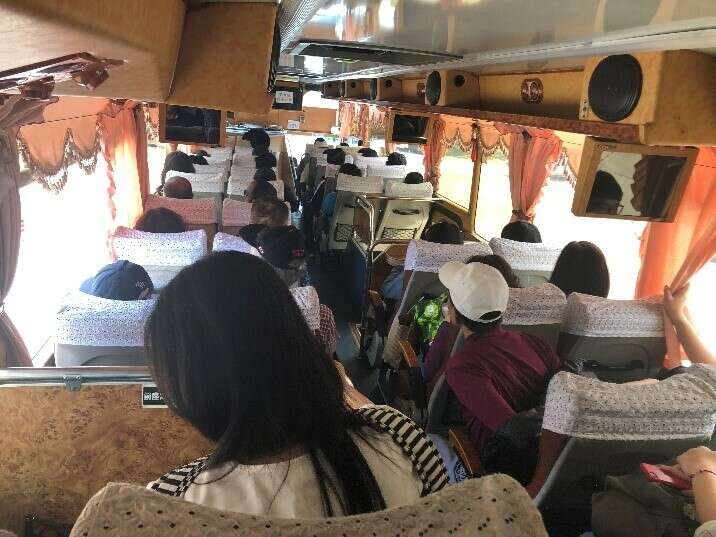 無料シャトルバス車内