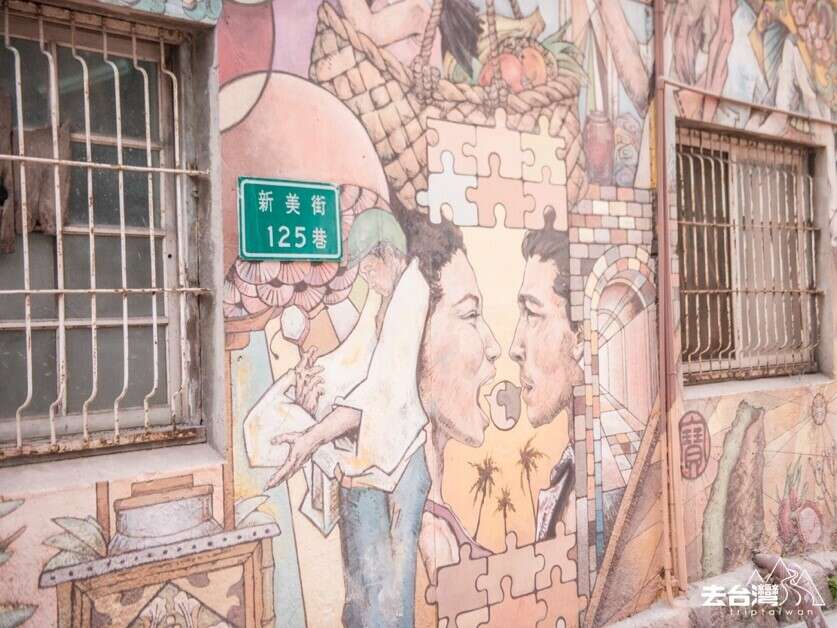 Xinmei Street used to be full of rice shops; it is now a co-existence of old fashioned stores and modern shops